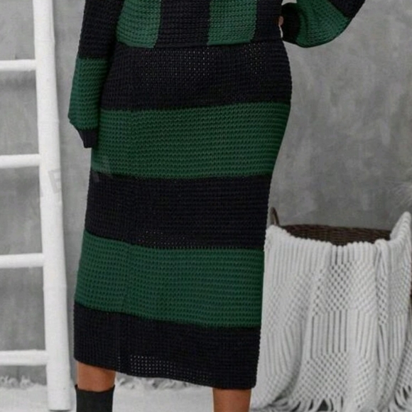 TOP AND SKIRT - Picture 2 of 3